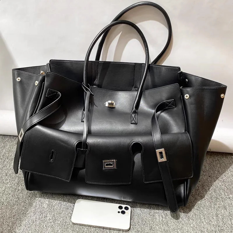 Large Capacity Travel Bag with Square Buckle: Your Stylish Shopping Companion