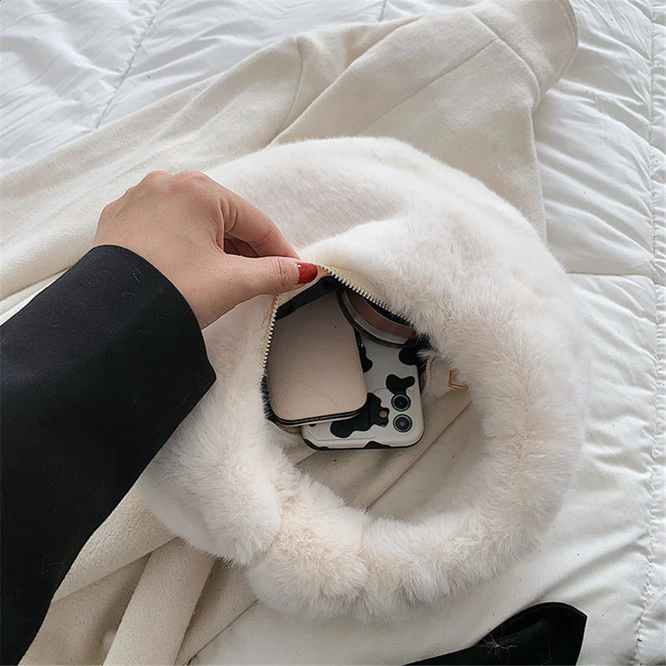 Fur womens small half moon bag warm plush wrist bag womens fashionable fur short handle clutch cute womens coin wallet 240904