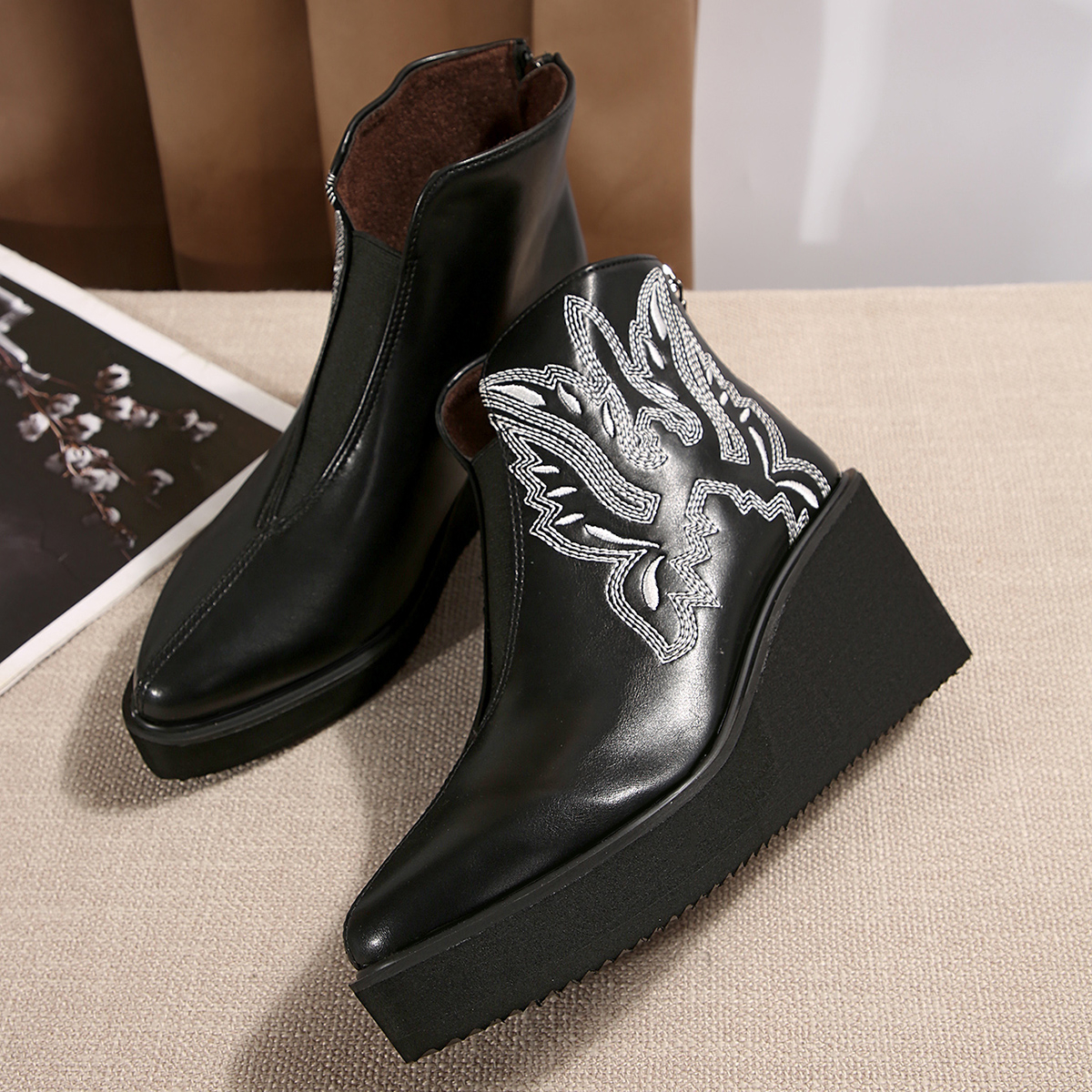 Bottom Thick Large Size 42 Female Embroidery Short Wedges Shoes for 2024 Leather Platform Boots Women D317 c409 Platm