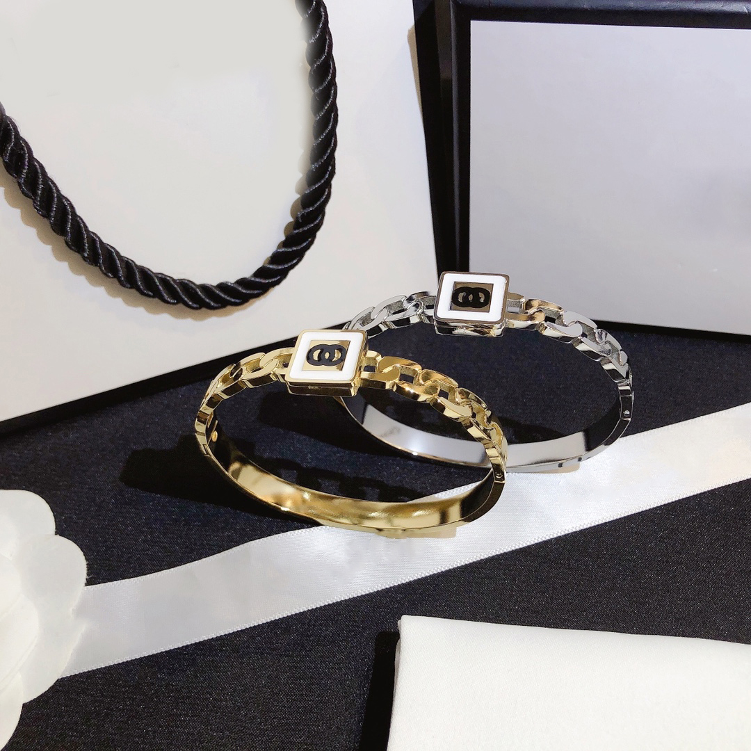 Designer Bracelet Bangle for Women Men Crystal Letter Faux Leather Bracelets Jewelry Gold Plated Stainless steel Wristband Cuff Fashion Accessories