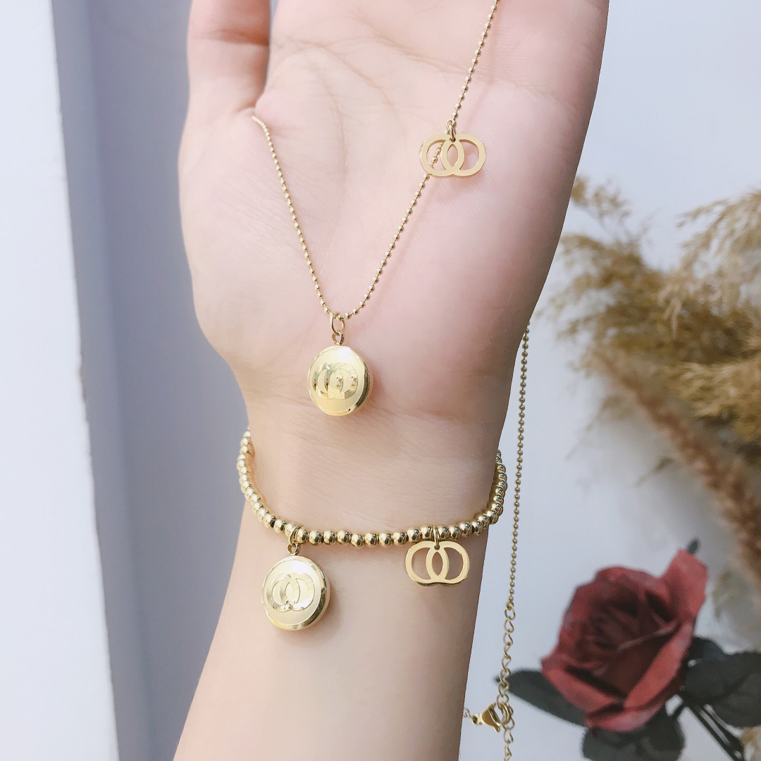 Designer Bracelet Bangle Crystal Pearl Bracelet Women's Fashion Wedding Party Luxury Jewelry Accessories Geometry Round Pendant Letter Beads Chain Bracelet Gifts