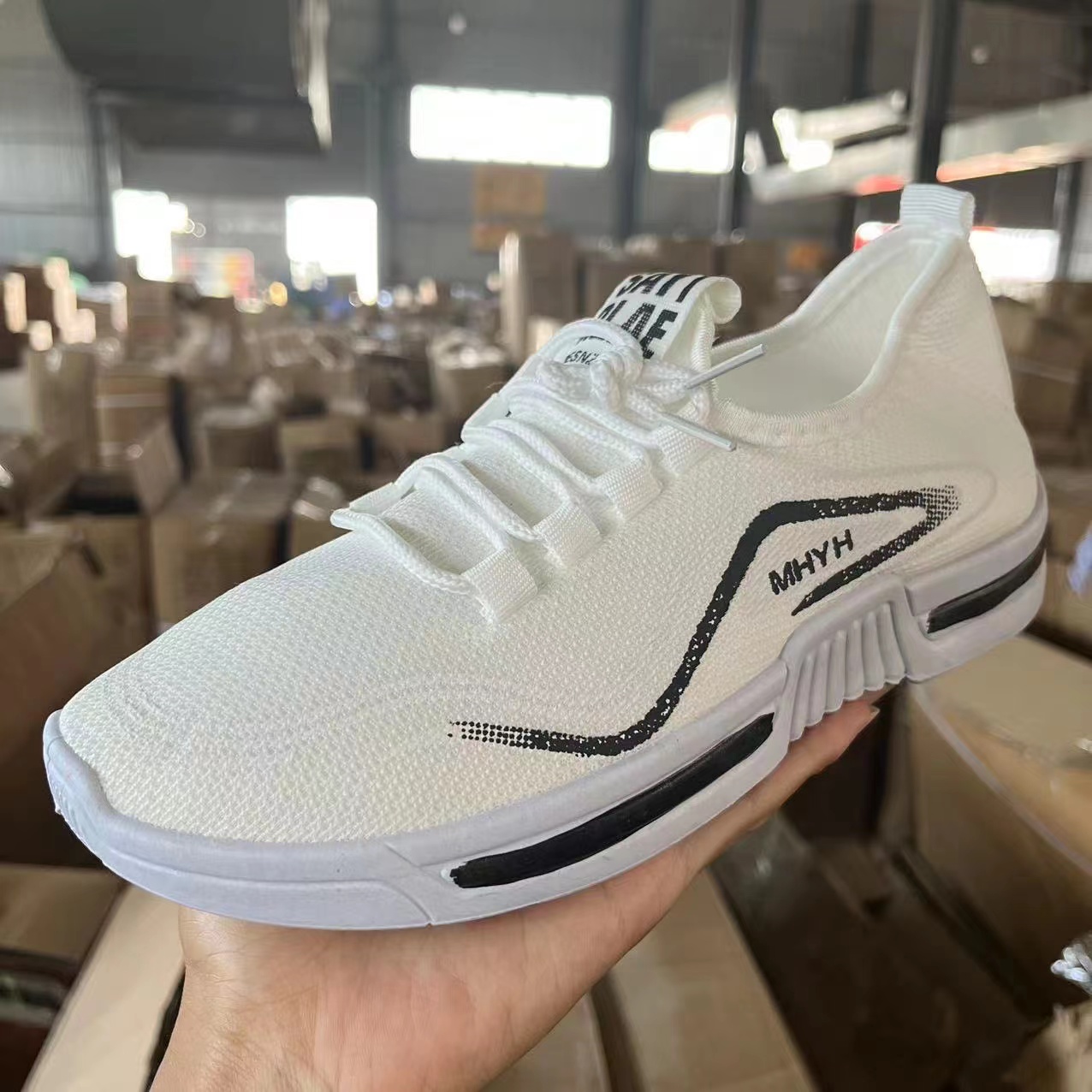 Summer New Fashionable Men's Sports Running Shoes Breathable Training Walking Tennis Shoes