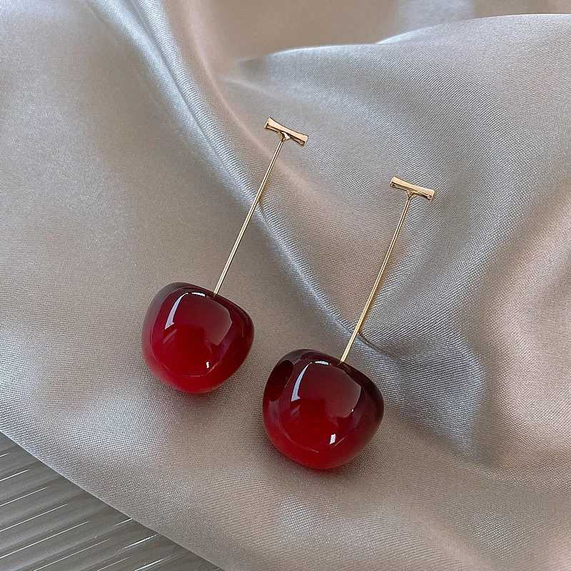 Sweet red cherry earrings for women fashionable and exquisite fruit design drip hanging earrings for weddings parties Korean earrings jewelry gifts W2