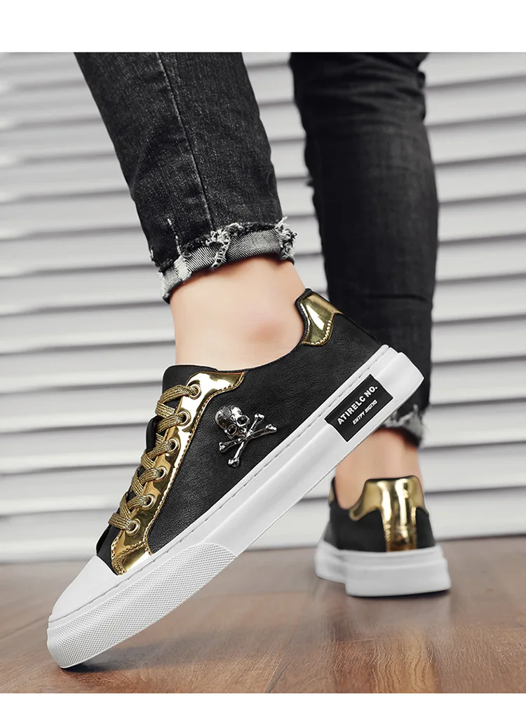 New 2024 Summer Men's Casual leather New upper skull small white Men Sports Shoes solid color flat heel men shoes df11