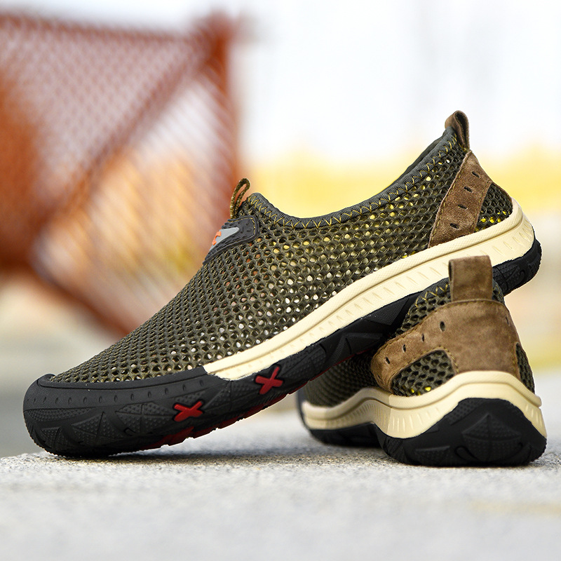 Summer Outdoor Men Sneakers Breathable Slip On Loafers Men Casual Shoes Antiskid Mesh Men Shoes Waterproof Walking Zapatos
