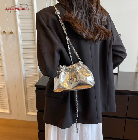 Swissmilitary 2024 new handbag for women, niche, light luxury chain crossbody bag, fashionable and versatile, single shoulder pleated cloud bag, bucke