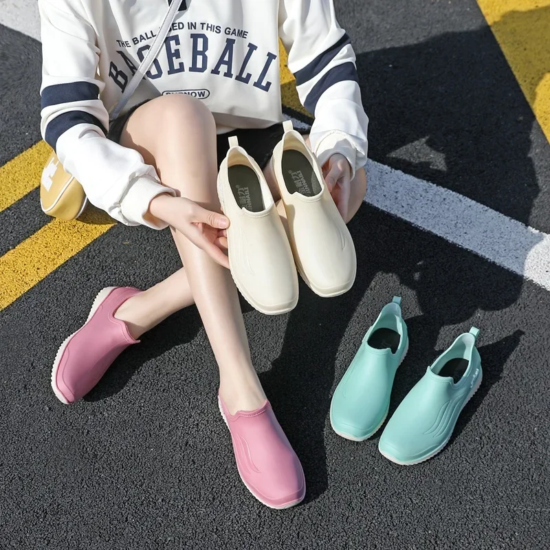 Elegant Women Shallow Mouth Rainshoes Fashion Short Tube Anti Slip Waterproof Kitchen Work Durable Casual Shoes Trend 34c3