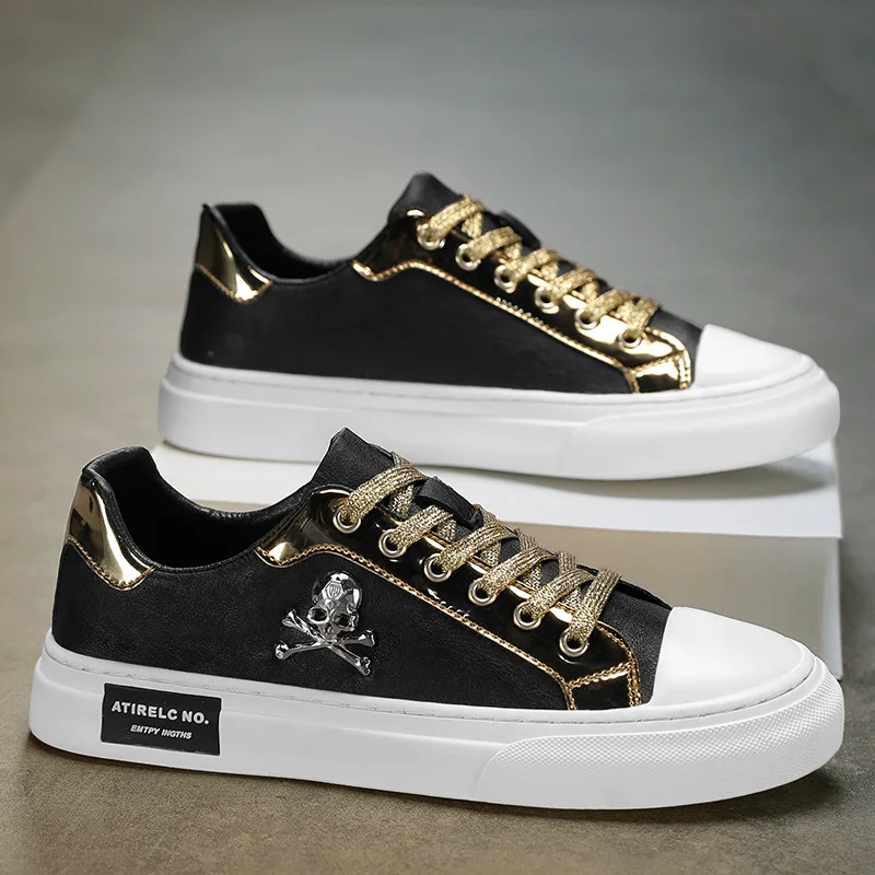 New 2024 Summer Men's Casual leather New upper skull small white Men Sports Shoes solid color flat heel men shoes df11