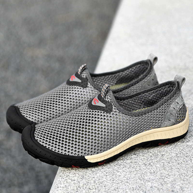 Summer Outdoor Men Sneakers Breathable Slip On Loafers Men Casual Shoes Antiskid Mesh Men Shoes Waterproof Walking Zapatos
