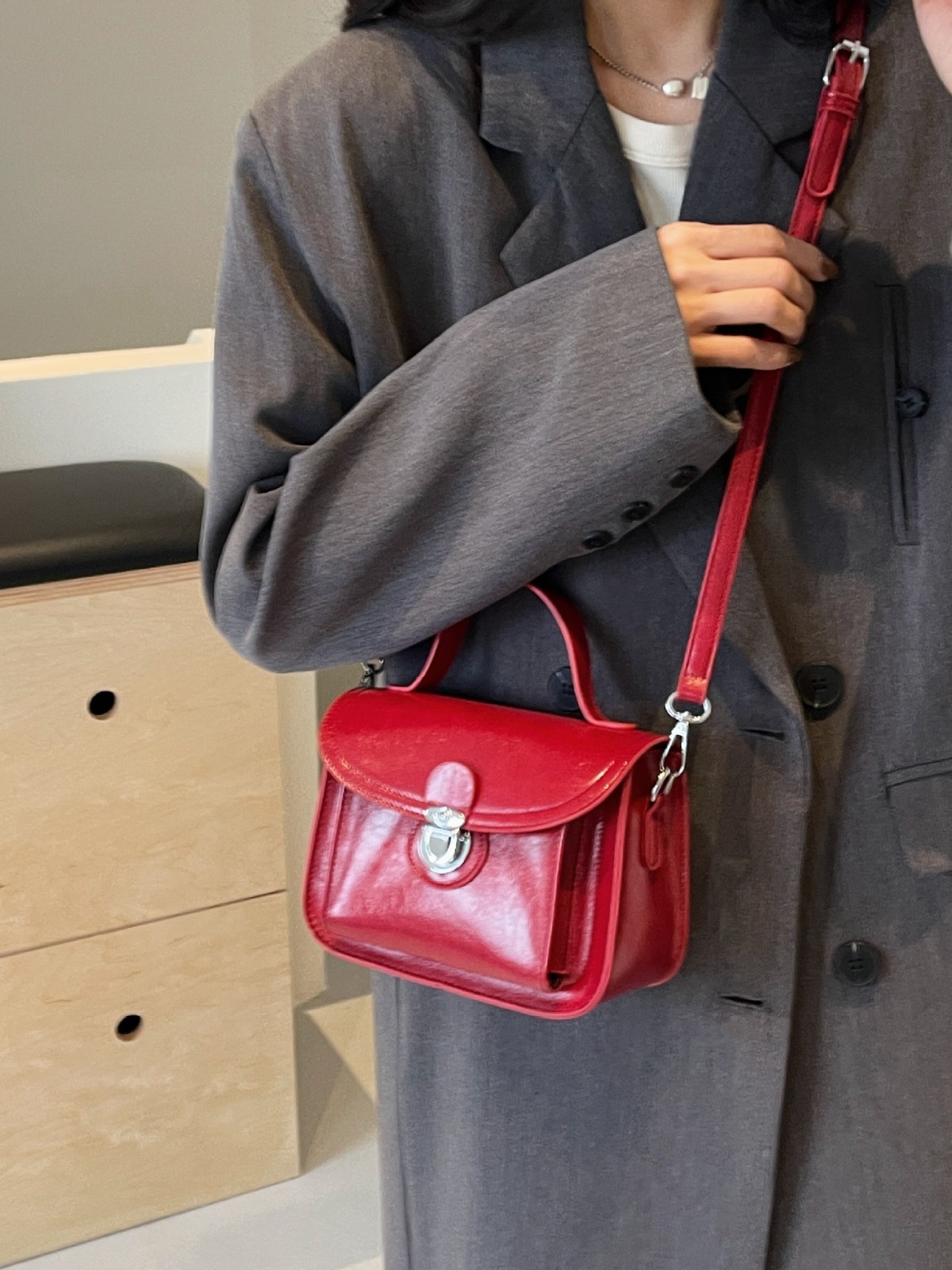 Vintage Leather Shoulder Bag Versatile Women's Tote Handbag | 2024 Collection 7527