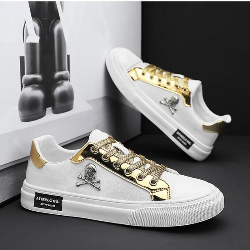 New 2024 Summer Men's Casual leather New upper skull small white Men Sports Shoes solid color flat heel men shoes df11