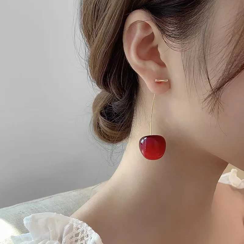 Sweet red cherry earrings for women fashionable and exquisite fruit design drip hanging earrings for weddings parties Korean earrings jewelry gifts W2