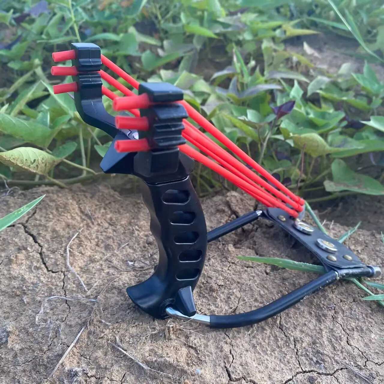 Green black powerful fishing slingshot outdoor hunting and shooting tools slingshot with powerful magnetic wrist rest set accessories W240905