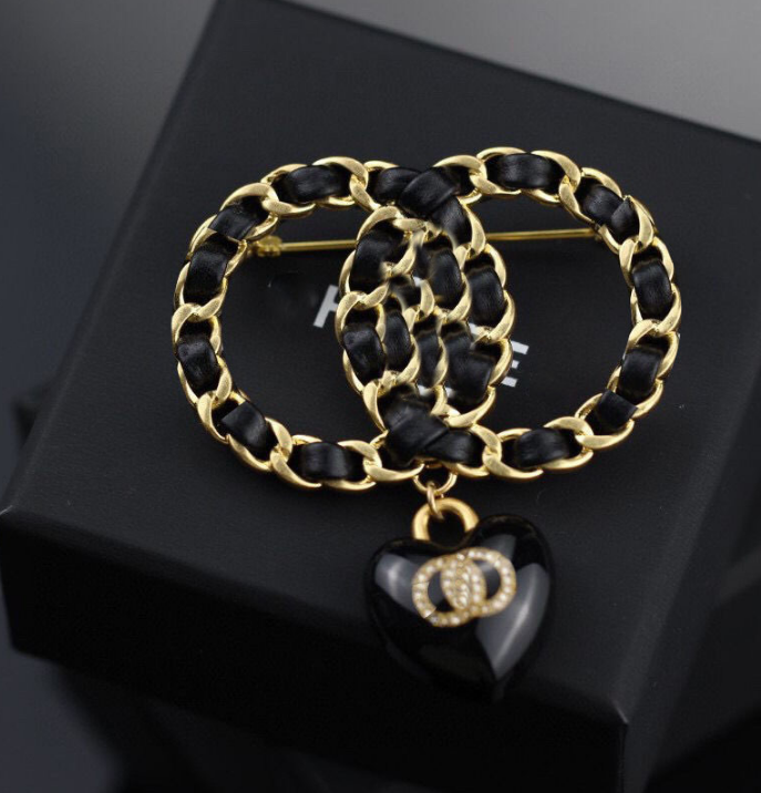 Women 20style Crystal Brooches Letter Designer Pearl Rhinestone Cape Buckle Brooch Suit Pin Wedding Party Jewelry Luxury Womens Accessories Gifts