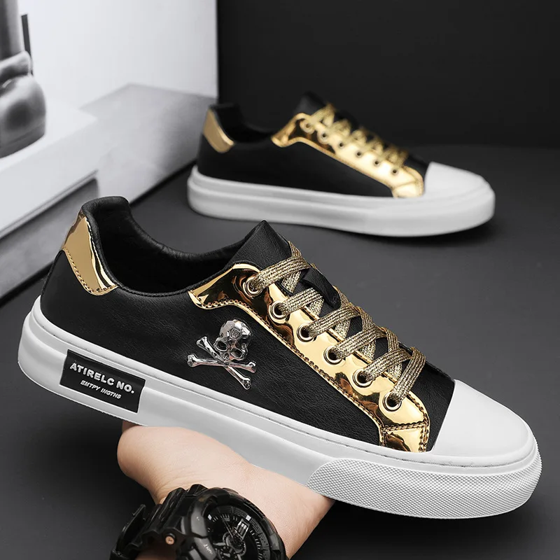 New 2024 Summer Men's Casual leather New upper skull small white Men Sports Shoes solid color flat heel men shoes df11