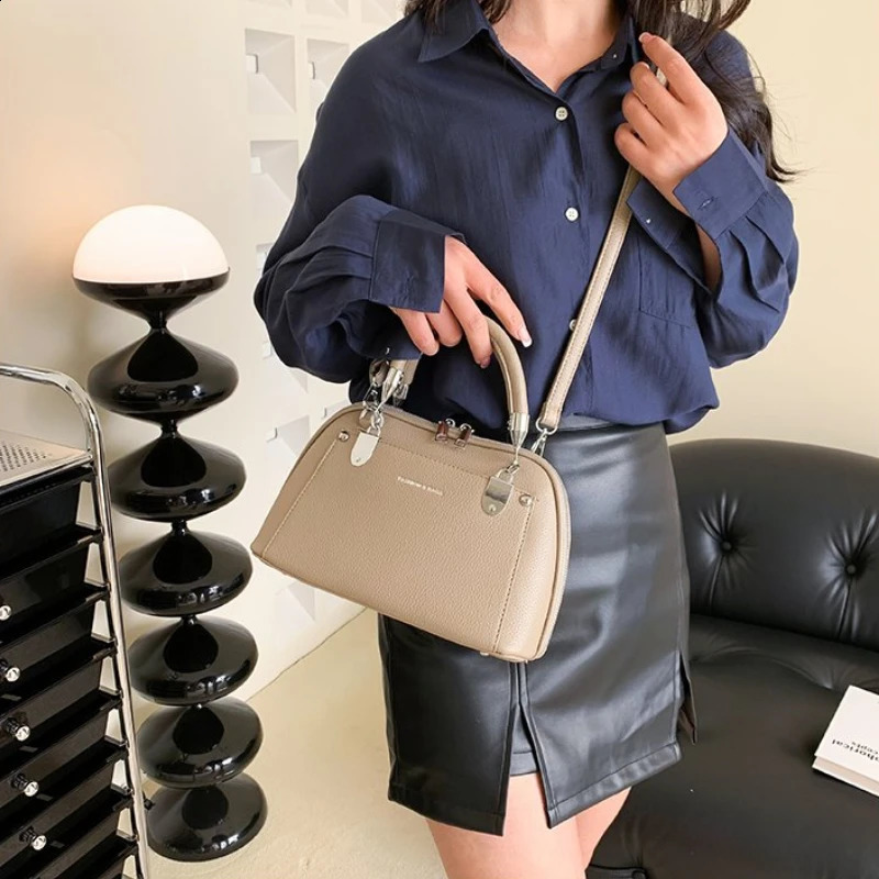 Lightweight y Litchi pattern solid PU sewing handbag highquality fashionable metal plate decoration womens shoulder bag 240903