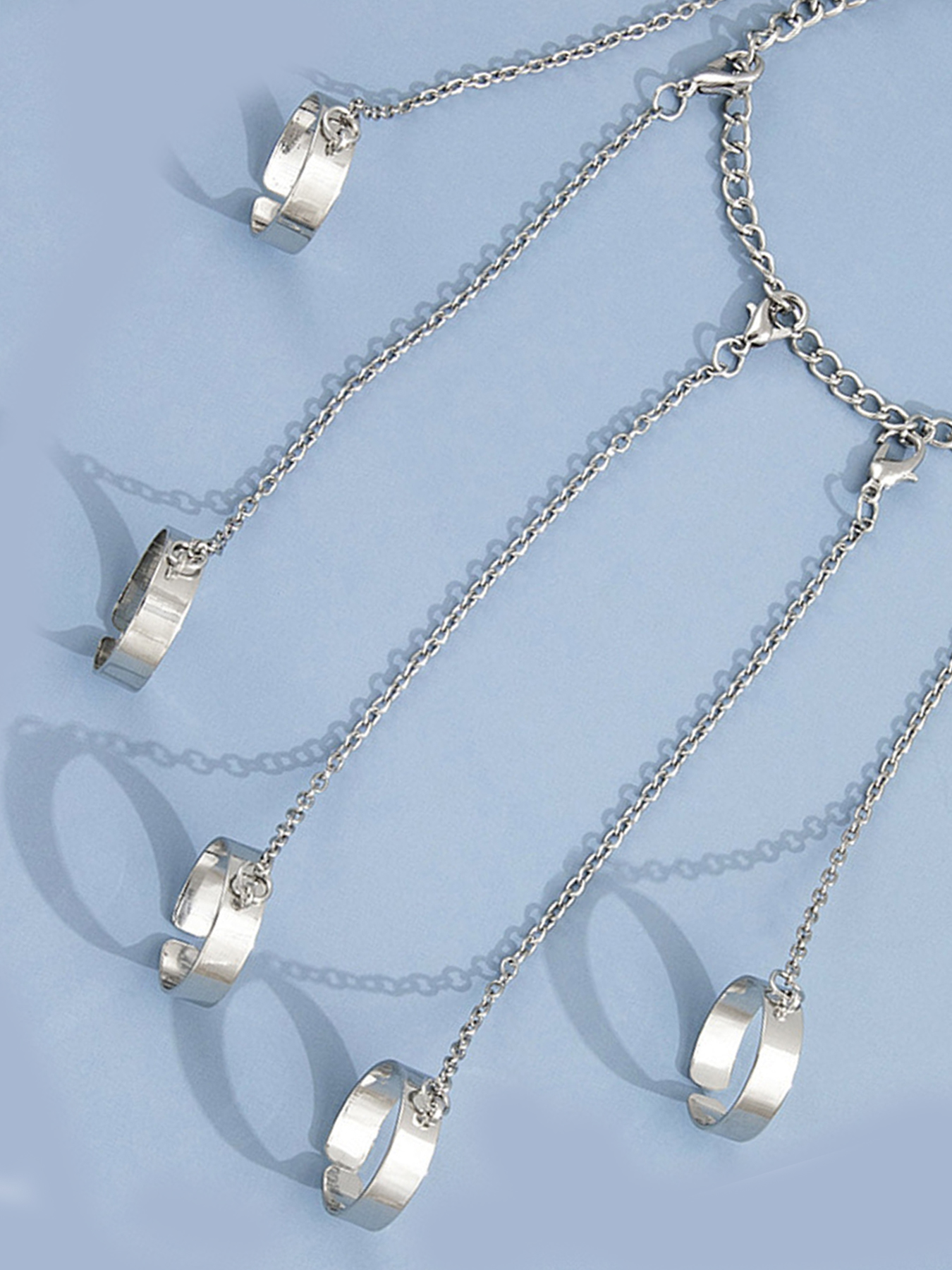 Stylish Link Bracelet and Interlocking Rings for a Trendy Punk Look