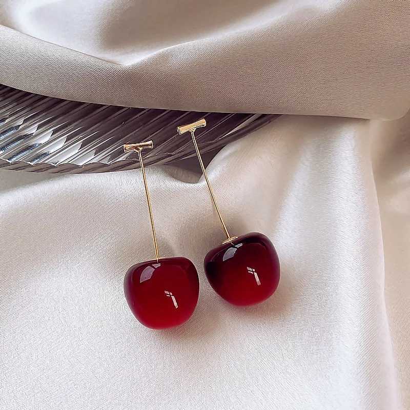 Sweet red cherry earrings for women fashionable and exquisite fruit design drip hanging earrings for weddings parties Korean earrings jewelry gifts W2