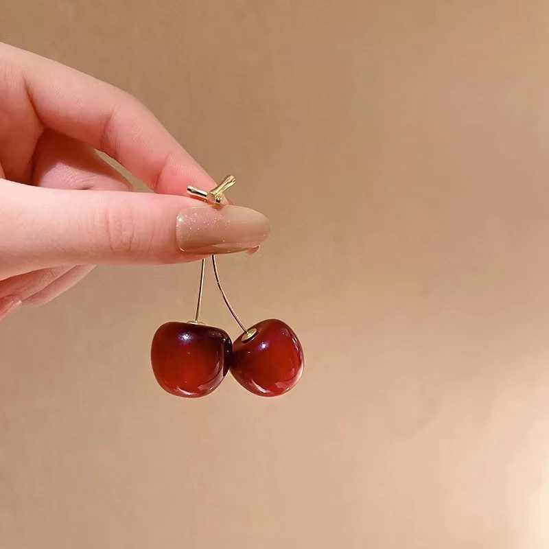 Sweet red cherry earrings for women fashionable and exquisite fruit design drip hanging earrings for weddings parties Korean earrings jewelry gifts W2