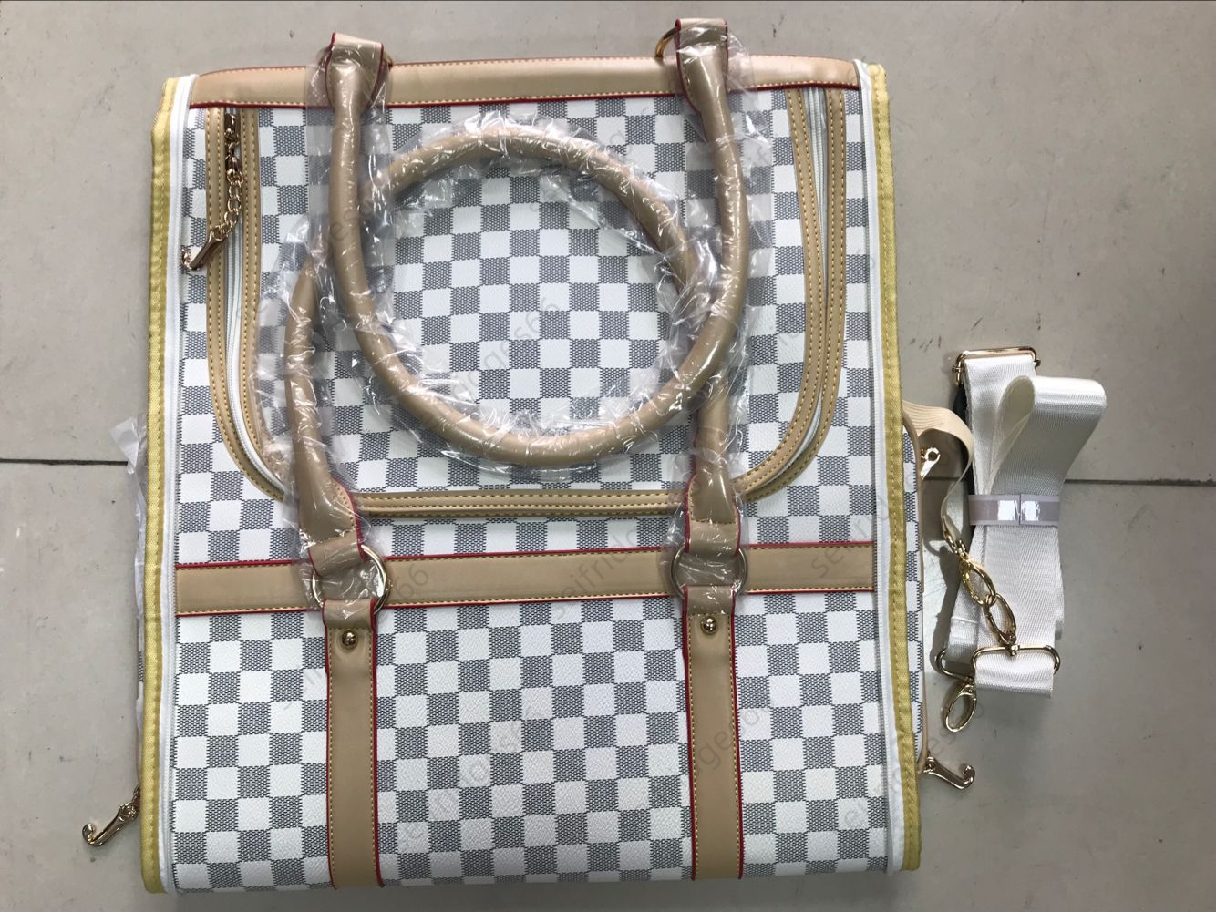 Stylish Multipurpose Pet Tote with Raised Pattern Detailing - Ideal for Car Rides and Everyday Use