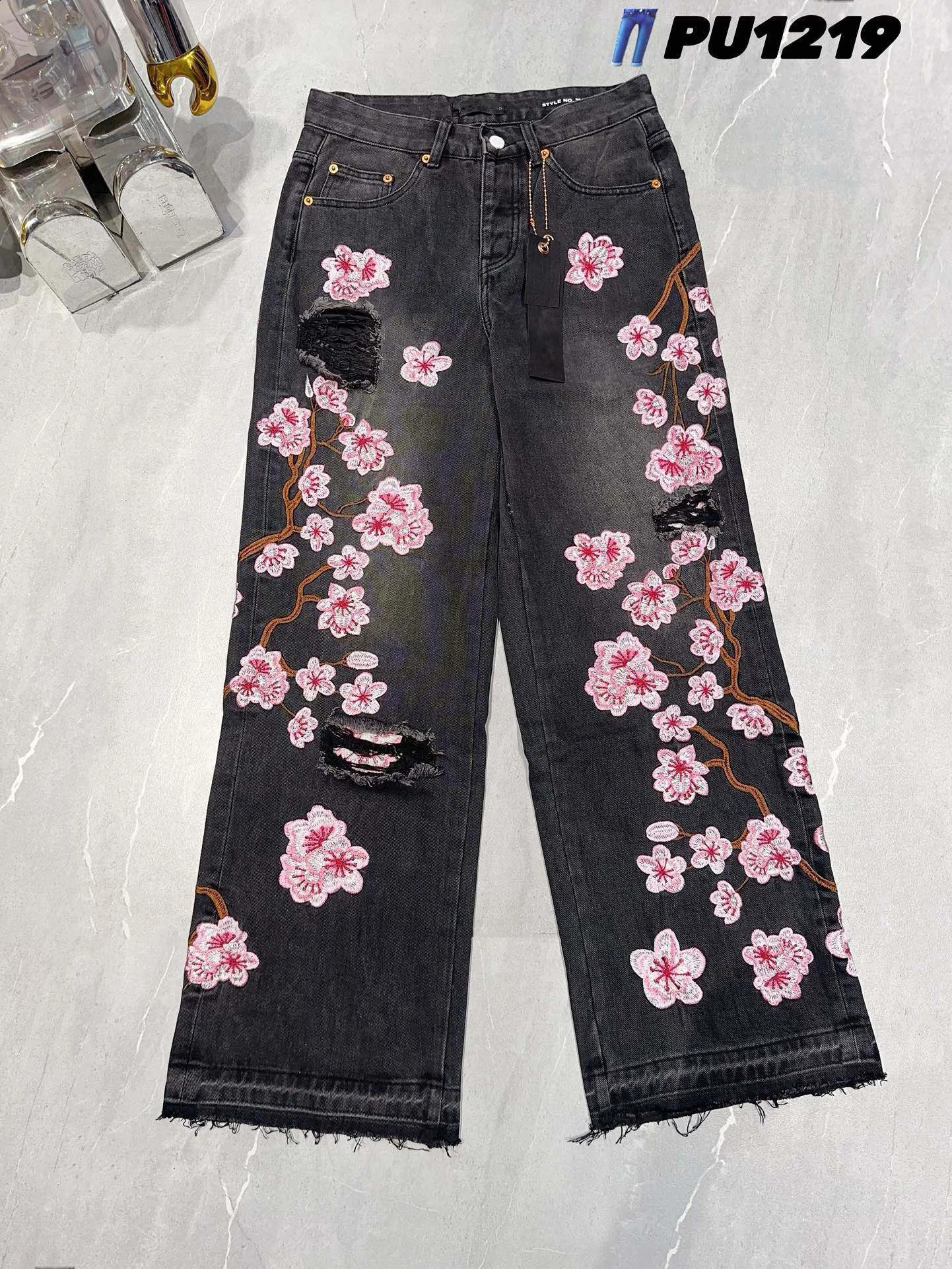 Black Ripped Wide Leg Baggy Jeans Men Peach Blossom Embroidery Loosen Denim Pants Males Opened Hem Trousers 240903