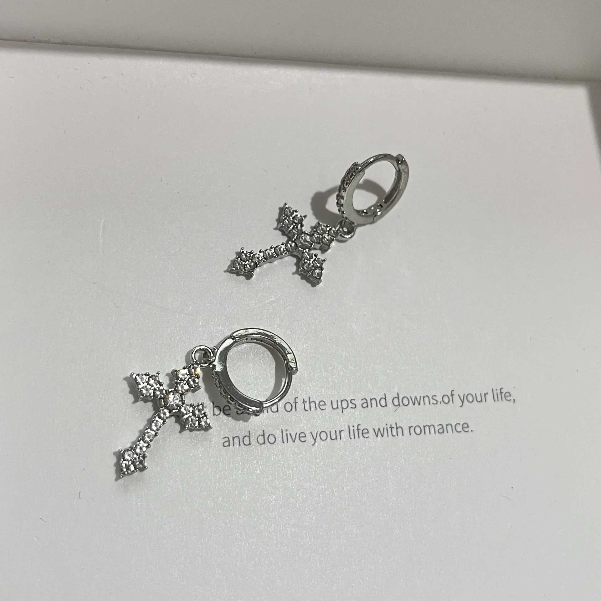 Korean Fashion Zircon Crystal Cross Womens Pendant Earrings Used for Gothic Punk Hip Hop Womens Perforated Pendant Earrings Party Jewelry W2409049