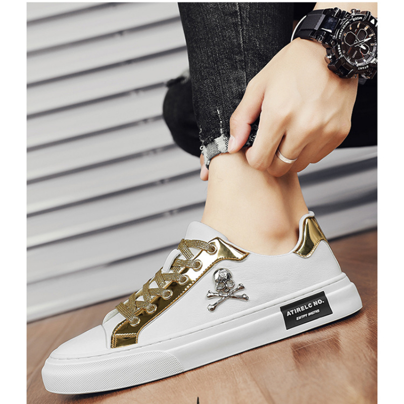 New 2024 Summer Men's Casual leather New upper skull small white Men Sports Shoes solid color flat heel men shoes df11