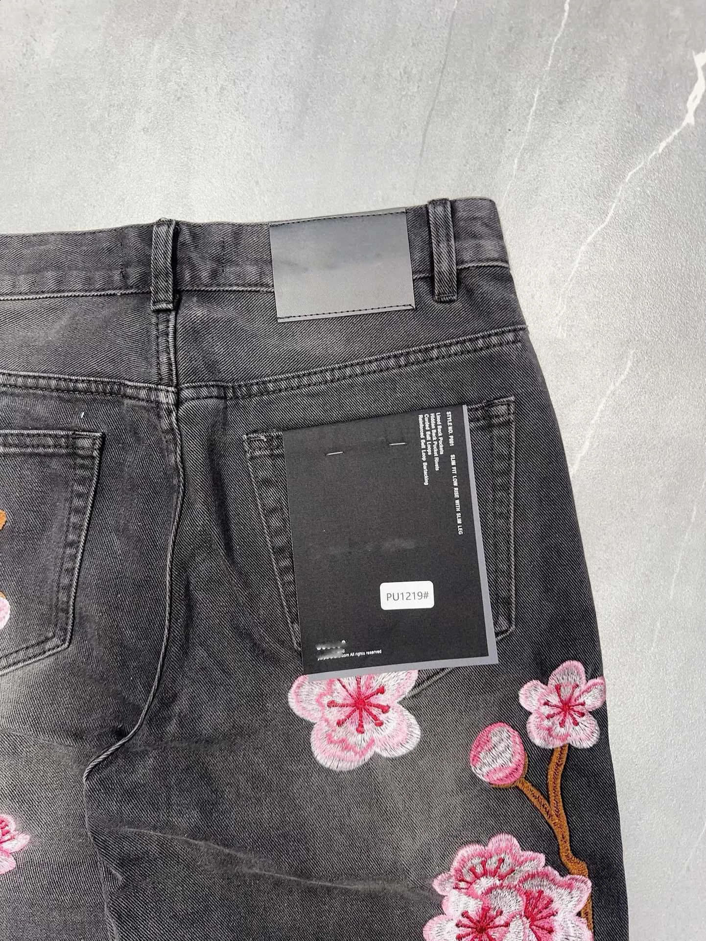 Black Ripped Wide Leg Baggy Jeans Men Peach Blossom Embroidery Loosen Denim Pants Males Opened Hem Trousers 240903