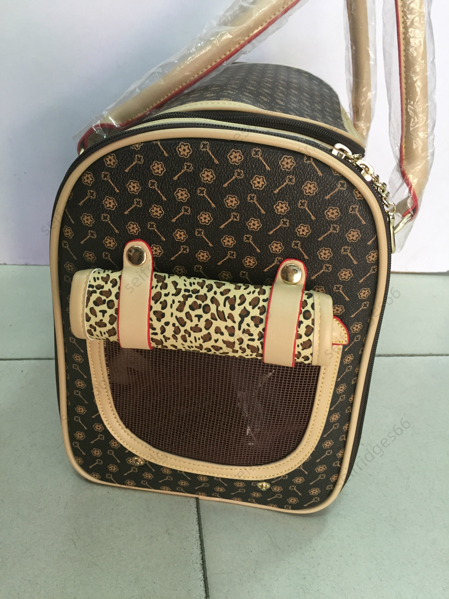 Stylish Multipurpose Pet Tote with Raised Pattern Detailing - Ideal for Car Rides and Everyday Use