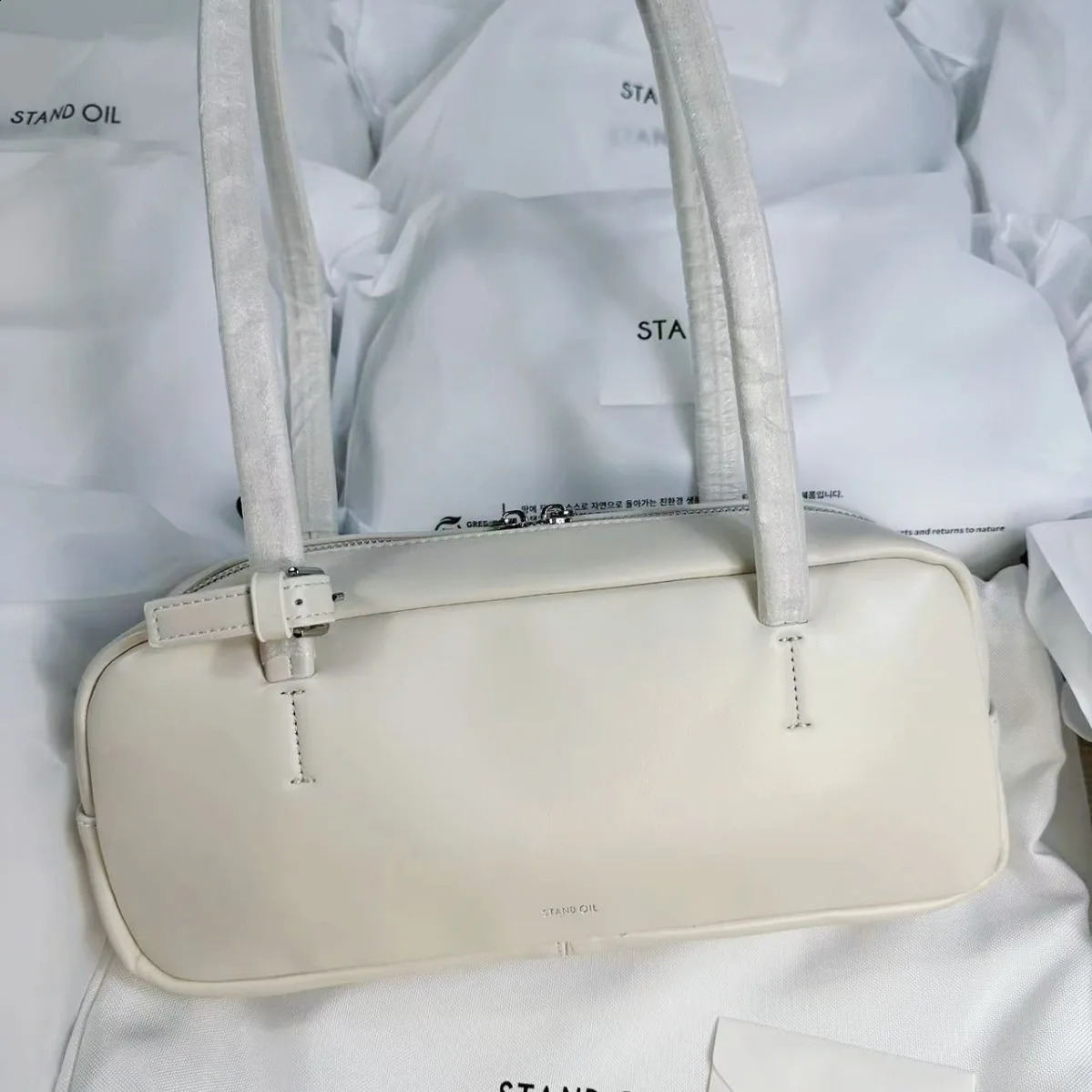 Celebrity style microfiber Boston bag shoulder and armpit headphone 240903