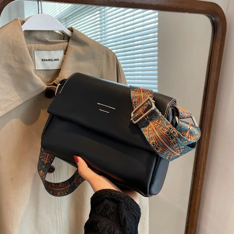 Vintage Bag Womens High Quality Shoulder Simple And Versatile Wide Strap Solid Color Crossbody Small Squar 240905
