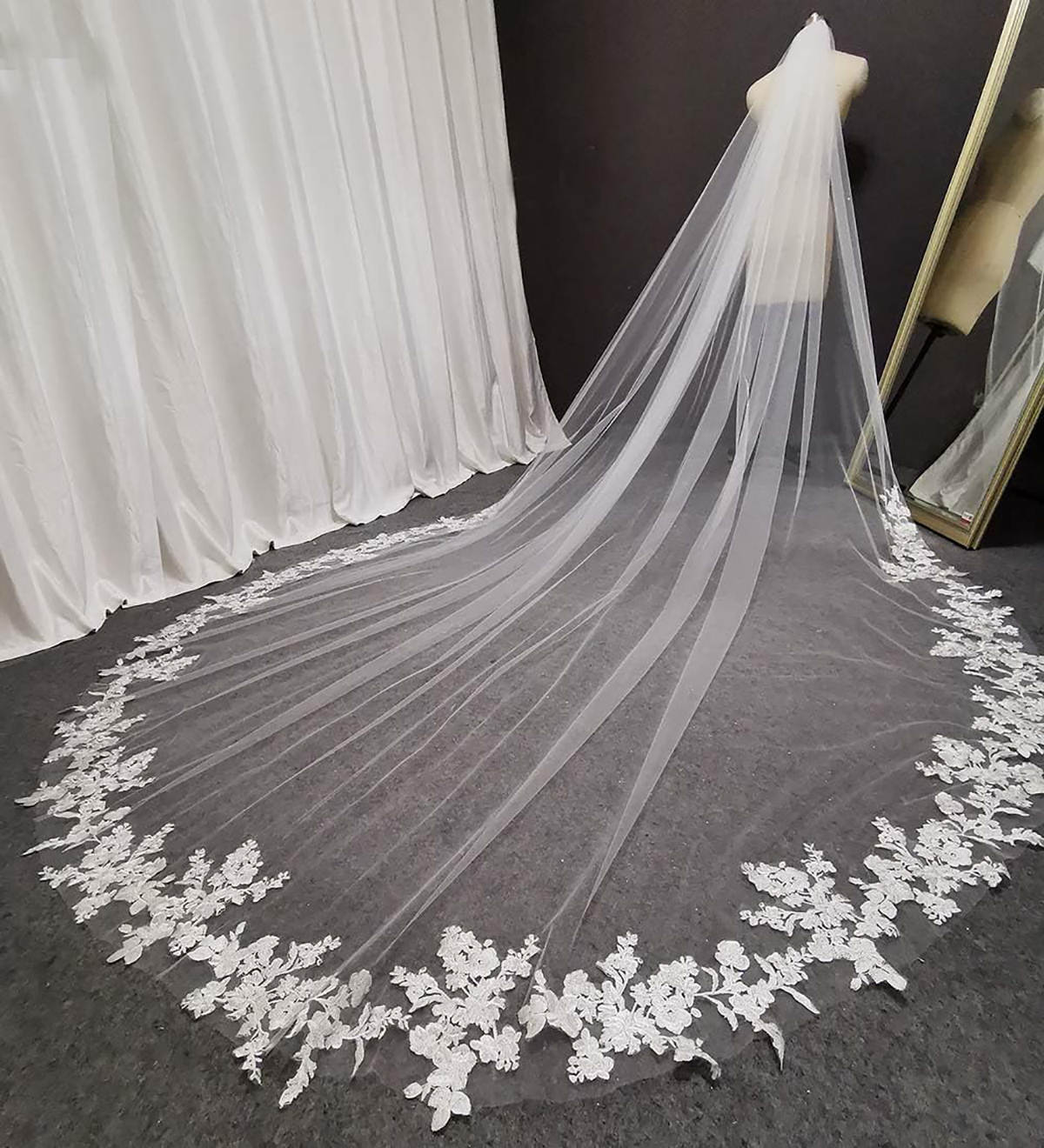 Generous Wedding Veil Appliques One Layer Long Cathedral Length Bridal Veils Applique Edge Wedding Accessories Custom Made