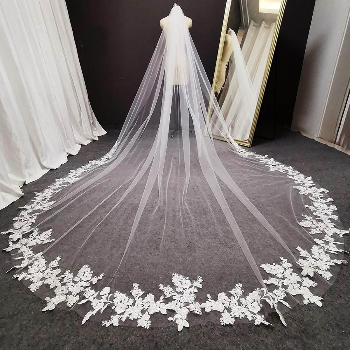 Generous Wedding Veil Appliques One Layer Long Cathedral Length Bridal Veils Applique Edge Wedding Accessories Custom Made