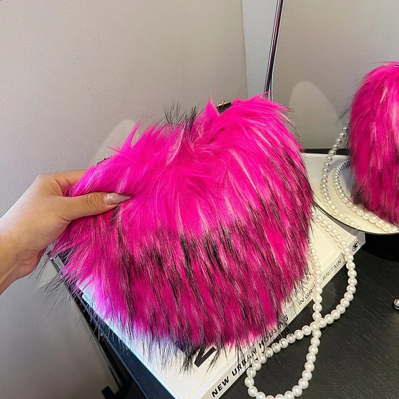 Winter Fashion Womens Artificial Fur Bag Heart shaped Plush Shoulder Pearl Chain Cross Body Soft Warm Sun Clutch 240906