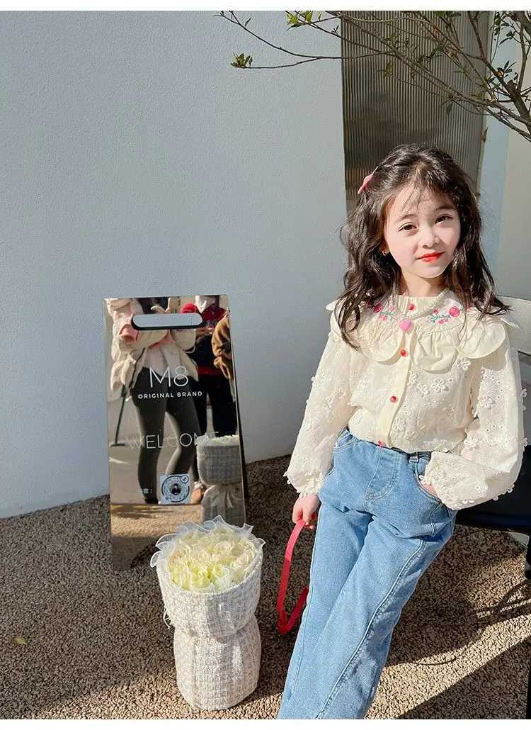 Childrens Shirt Fashion Spring/Summer New Lace Collar Shirt Girls Fragmented Embroidery Casual Long Sleeve Shirt Baby Top Y240906