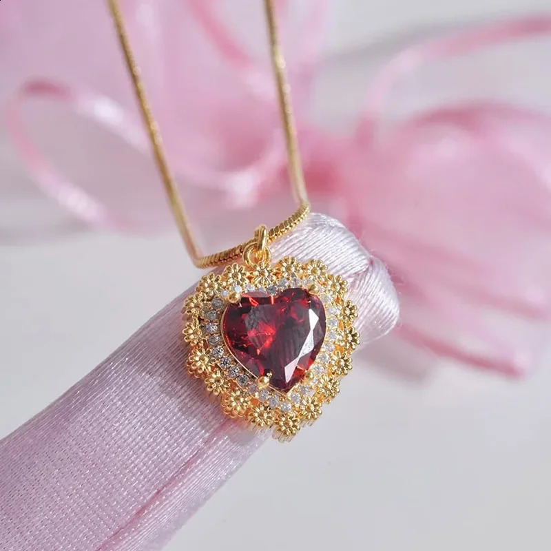 Creative personalized love sword shaped pendant necklace mens and womens party jewelry couple gift accessories 240905