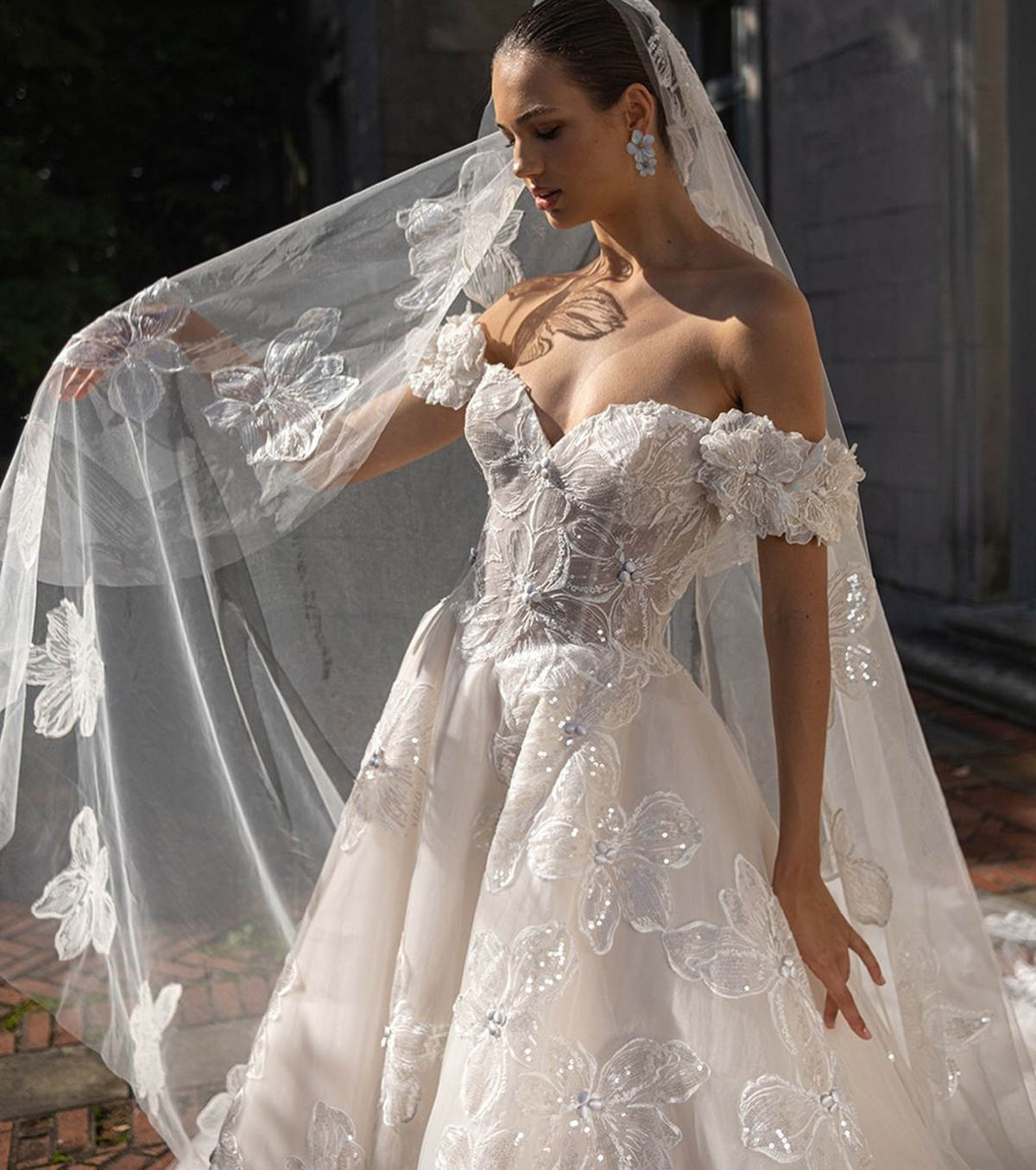 Elegant A Line Wedding Dress Off Shoulder Short Sleeve Lace Appliques Bridal Gowns Sexy Sweep Train Bride Dresses Custom Made