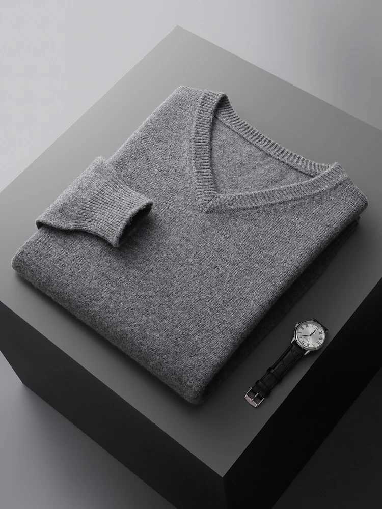 Mens V-Neck Merino Wool Sweater Thick Solid Pullovers Loose Knit Base Shirt Business Casual Jacket Tops Autumn Winter New Y240906