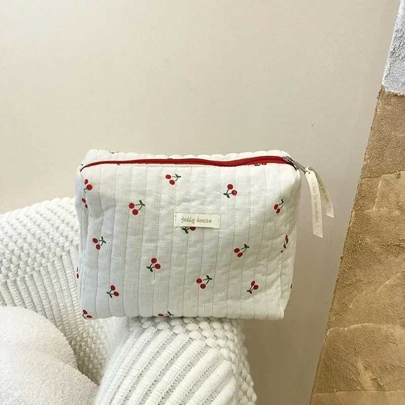 New Fashion Cherry Pattern Makeup Bag Suitable for Womens Travel Small Square Makeup Shop Cute Matte Cotton Pencil Box W240905