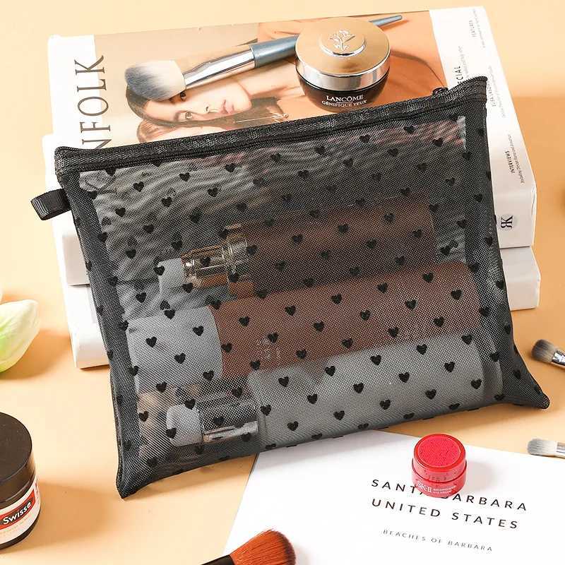 One hot mini transparent heart shaped cosmetic bag Womens portable lipstick cosmetic storage bag Ins transparent Ctue small cosmetic bag W240905