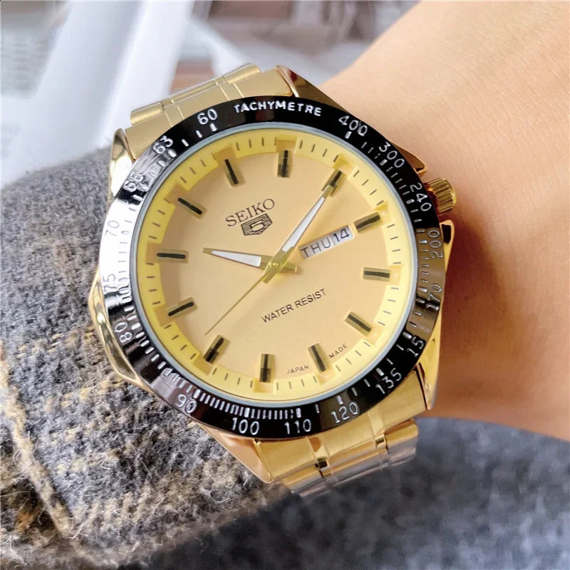 2024 Chronograph Luxury Multifunctional Stainless Steel NonMechanical Quartz Belt Mens Sport Watch with Gift Box y240716