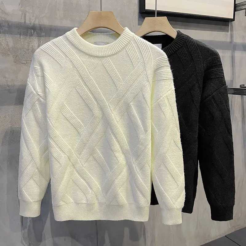 2023 New Autumn and Winter Trend Personalized Round Neck Plaid Long Sleeved Solid Color Versatile Oversize Mens Knitted Sweater Y240906