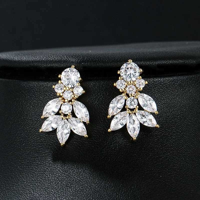 Huitan Fashion Bright Zirconia Perforated Earrings Womens Engagement Jewelry Luxury Gold/Silver Accessories W240803
