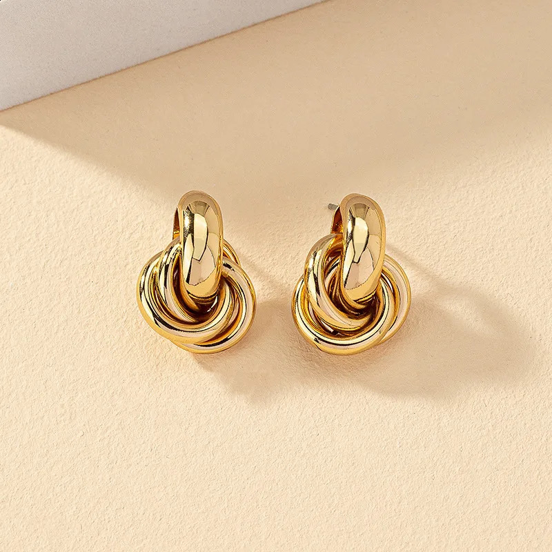 Golden Silver Colored Knot Earrings Suitable for Women Shiny Gold Plated Fashionable Earrings Cute Daily Wear Jewelry 240905