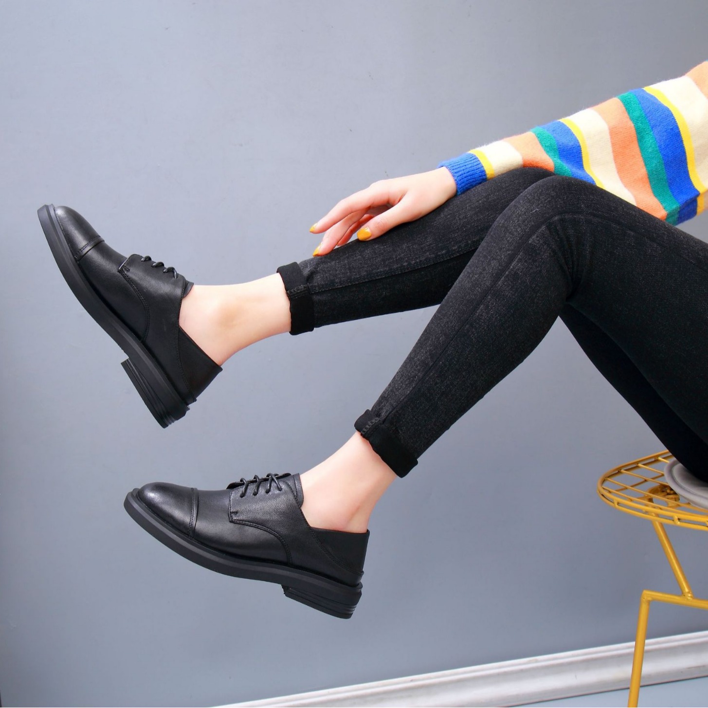 Head layer cowhide small leather shoes 2023 new moccasin British style flat bottom lace thick bottom single shoes female