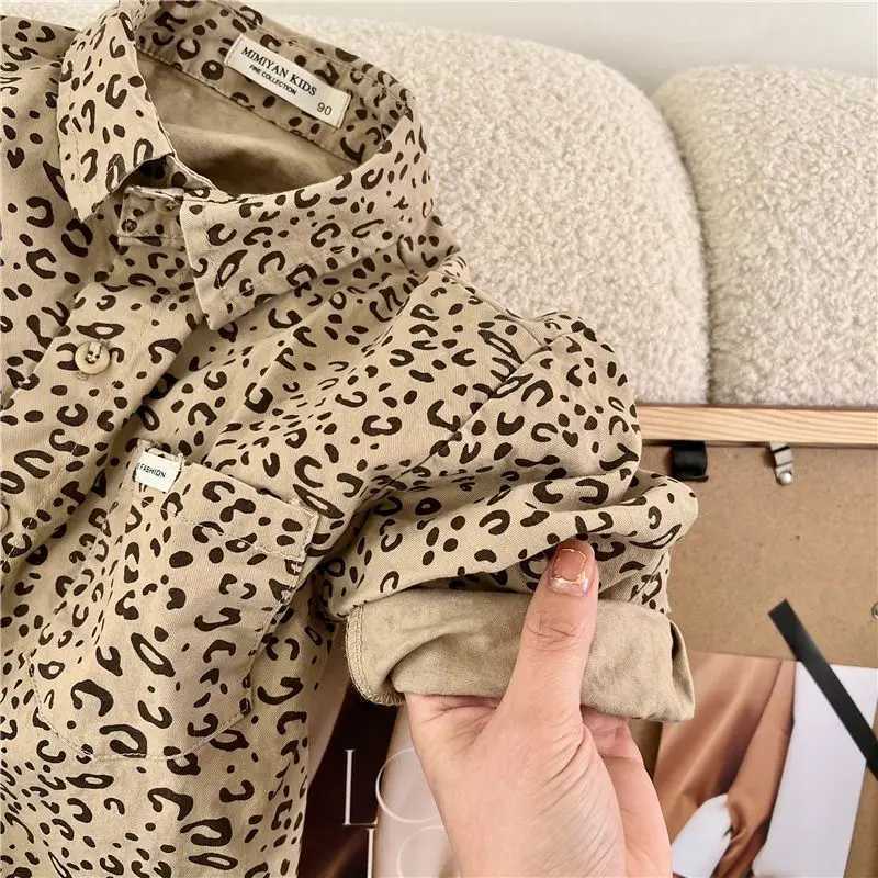 Childrens Shirt Spring and Autumn New Boys and Girls Leopard Pattern Long sleeved Shirt Baby Korean Shirt Coat Y240906