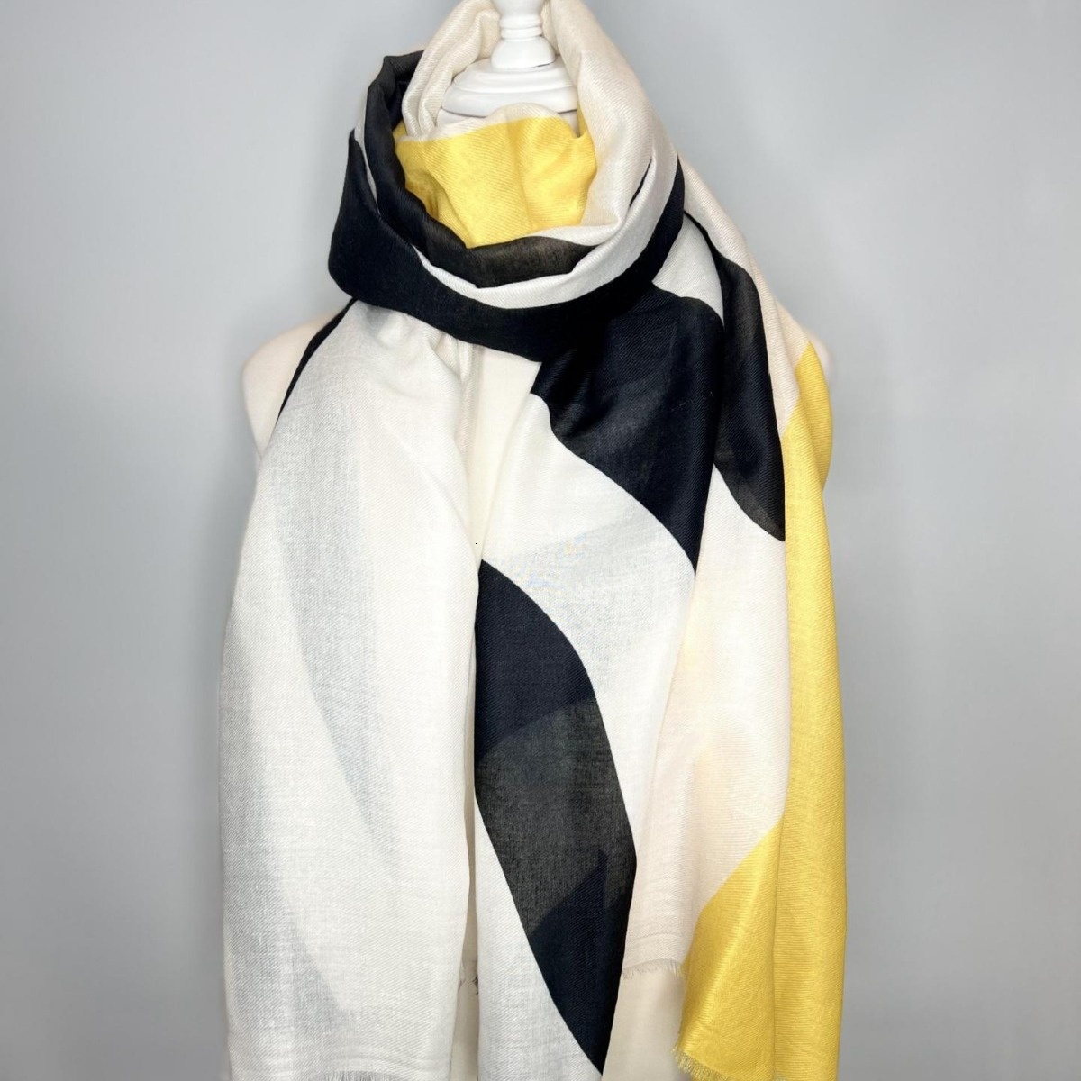 Zebra patterned cotton and linen versatile fashionable printed large scarf, soft shawl, sun protection decoration, animal pattern detachable scarf