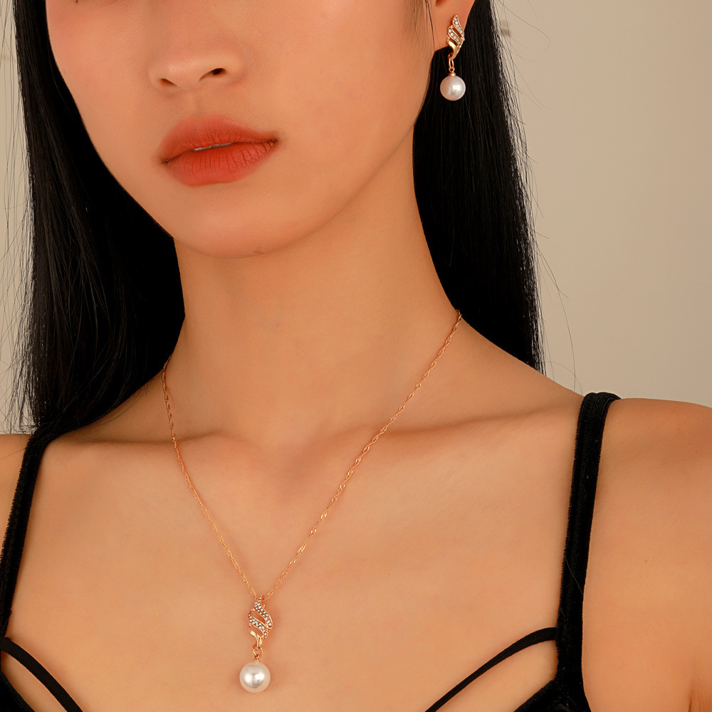 Trendy Western Style Pearl Charm Set - Adorable Necklace and Earring Two-Piece Jewelry