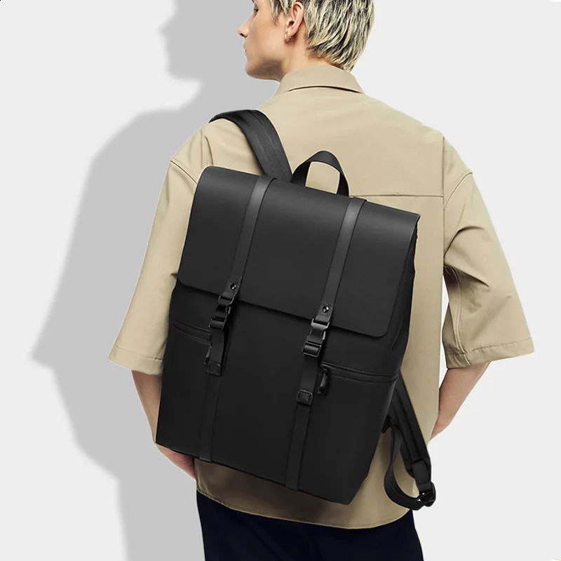 Mens fashion backpack simple business travel texture large capacity flip cover lightweight and fashionable 240906