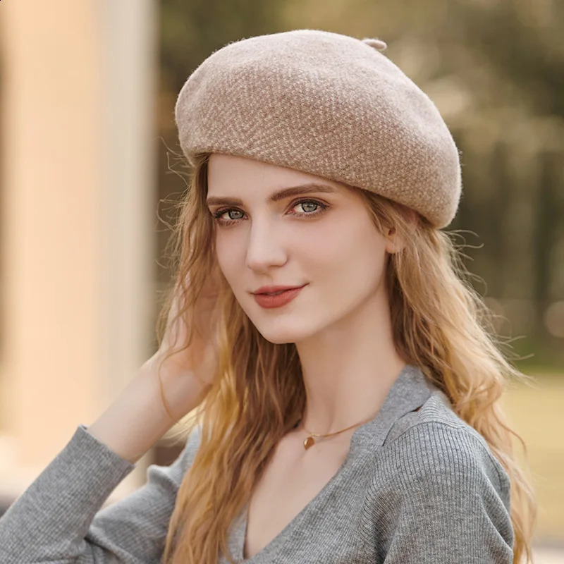 Womens wool beret French artist hat checkered retro hat girls hat thick and warm winter beret elegant womens cashmere hat 240829